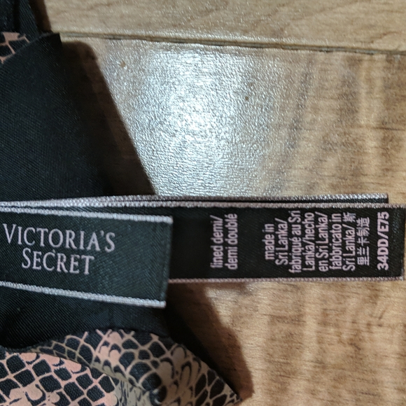 Victoria's Secret bra. New, never worn. - Picture 5 of 5